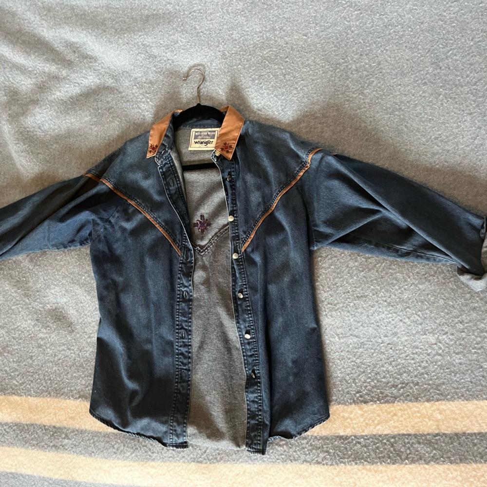 Wrangler denim shirt with embroidery